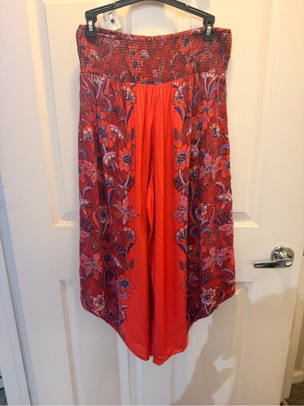 Free Peole Women’s Red Floral Smocked Waist pants